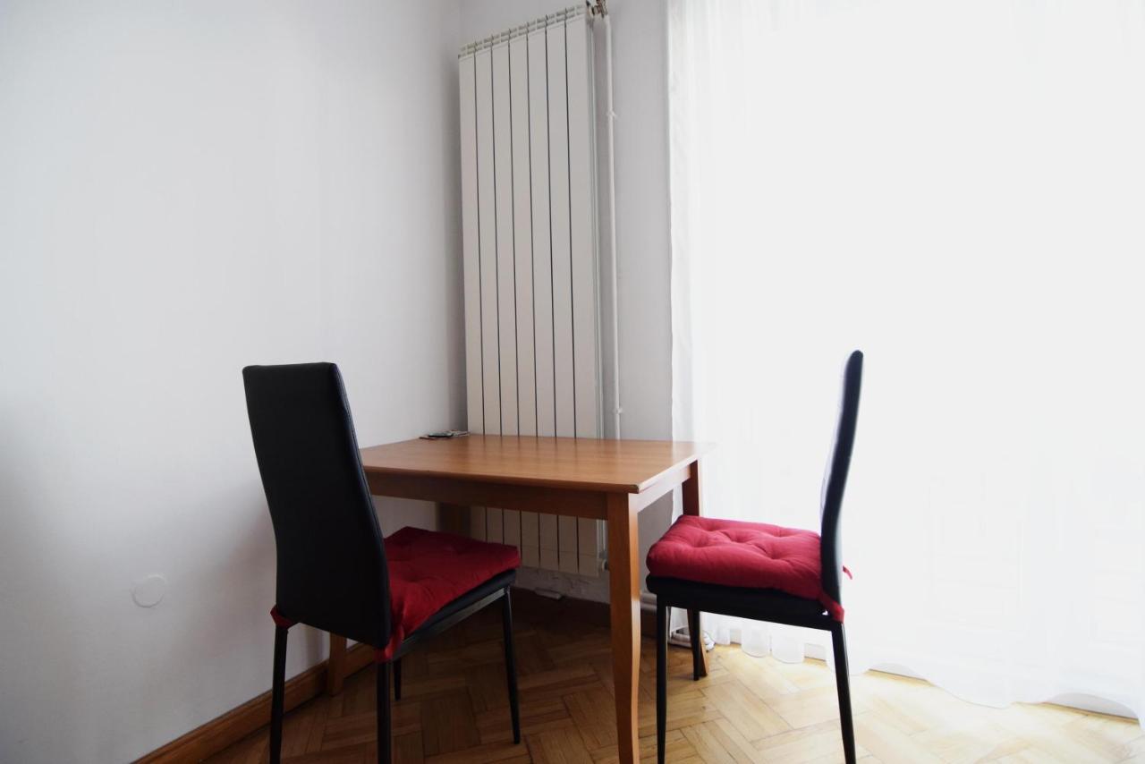 Resedinta Lui Calin - Calea Victoriei Near Royal Palace Бухарест Экстерьер фото