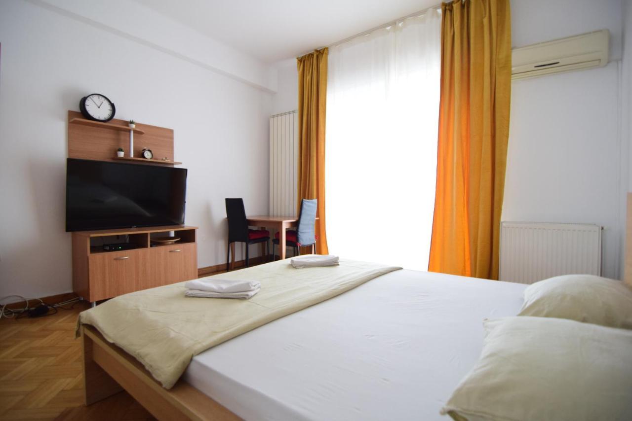 Resedinta Lui Calin - Calea Victoriei Near Royal Palace Бухарест Экстерьер фото