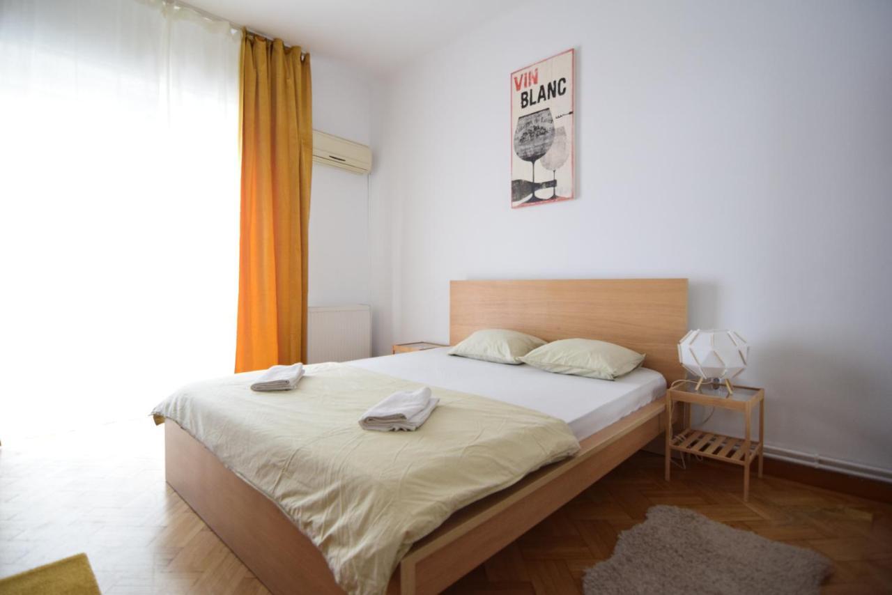 Resedinta Lui Calin - Calea Victoriei Near Royal Palace Бухарест Экстерьер фото